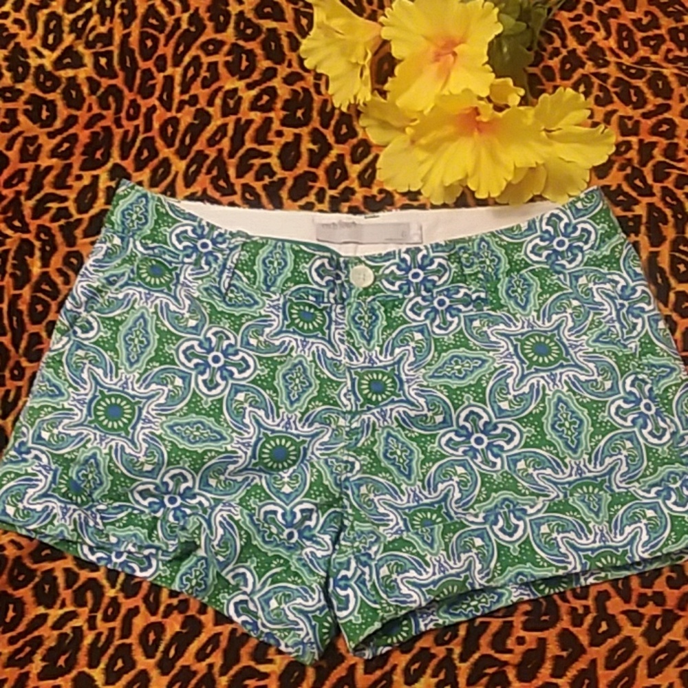 Size 6 old navy short. Used only  couple times